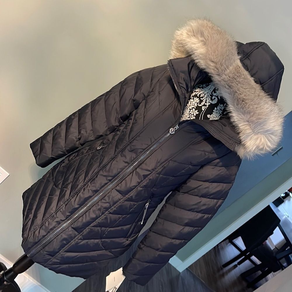 ANNE KLEIN DOWN , Faux Fur . Small.  Mid Length Puffer. NEW. Smoke Colour .